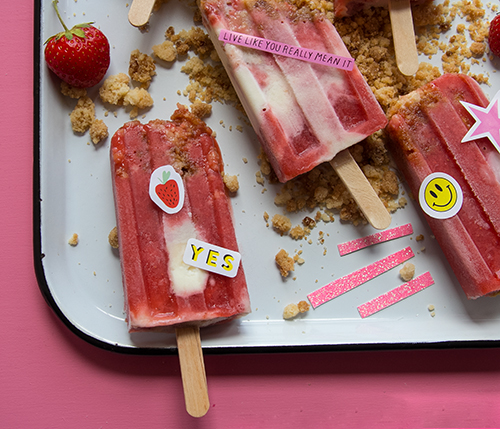 Strawberry Rhubarb Crumble Ice Pops // take a megabite